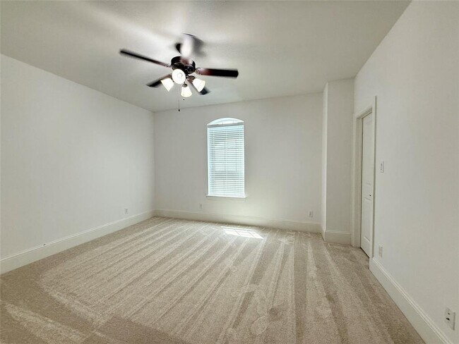 Building Photo - 5711 Stern Springs Ln