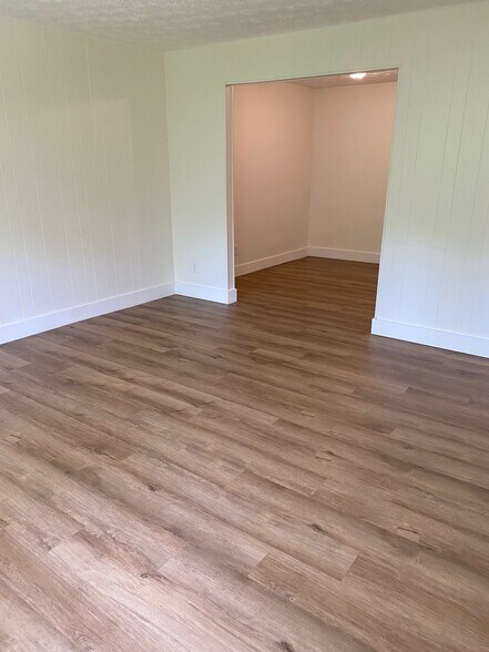 Large Open Flow Living - 68 Webb Cove Rd