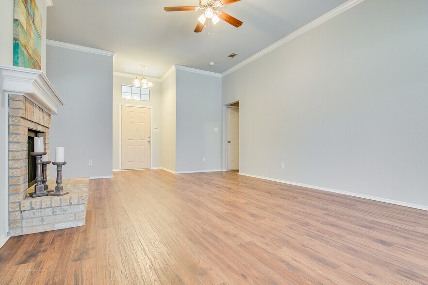 Family Room & Entry - 956 Carlin Ln