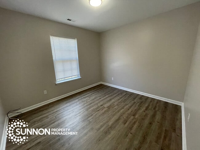 Building Photo - 4 Bed 2.5 Bath in Woodstone with Fenced Yard