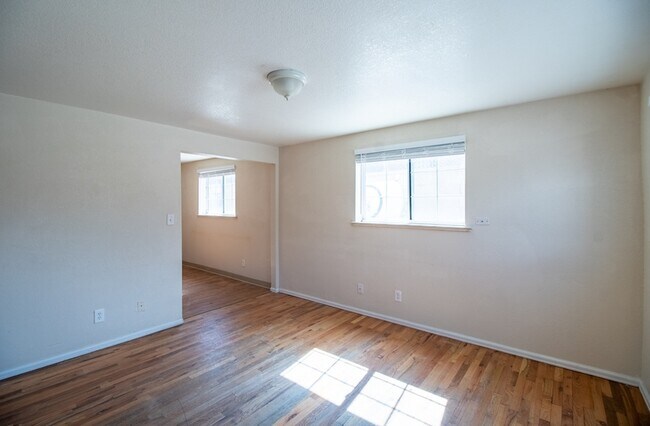 Building Photo - 1156 S Quivas St