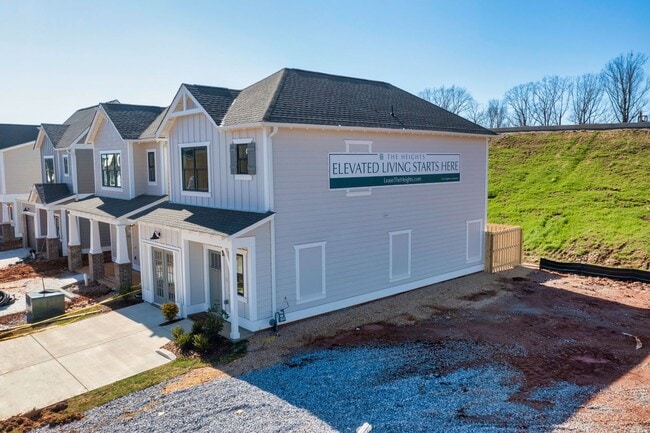 Building Photo - Elevated Rental Home with Community Amenities