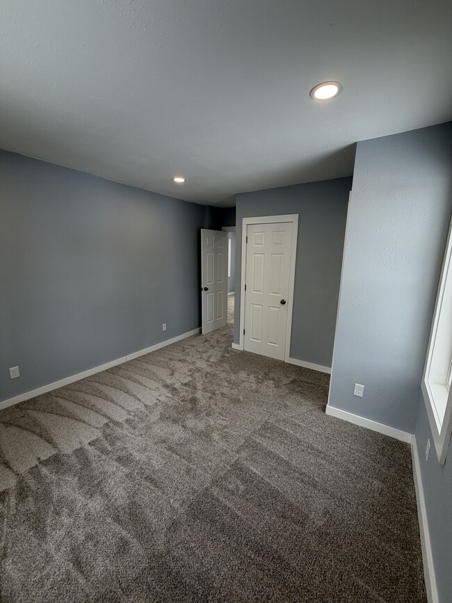 Building Photo - Columbus St