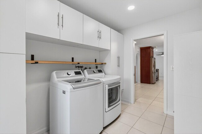 Building Photo - 699 NW 16th Ave