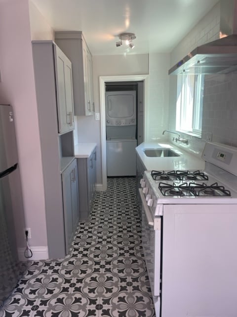 Building Photo - 4044 Huron Ave