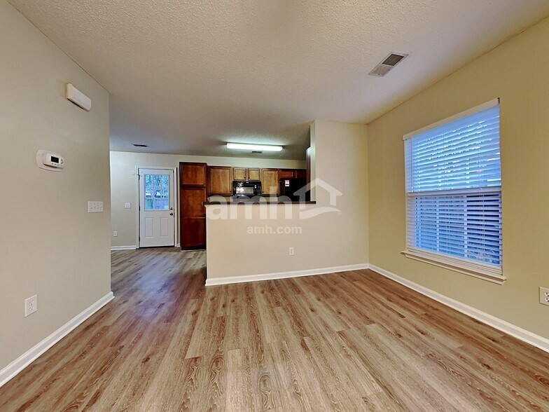 Building Photo - 8788 Red Oak Dr