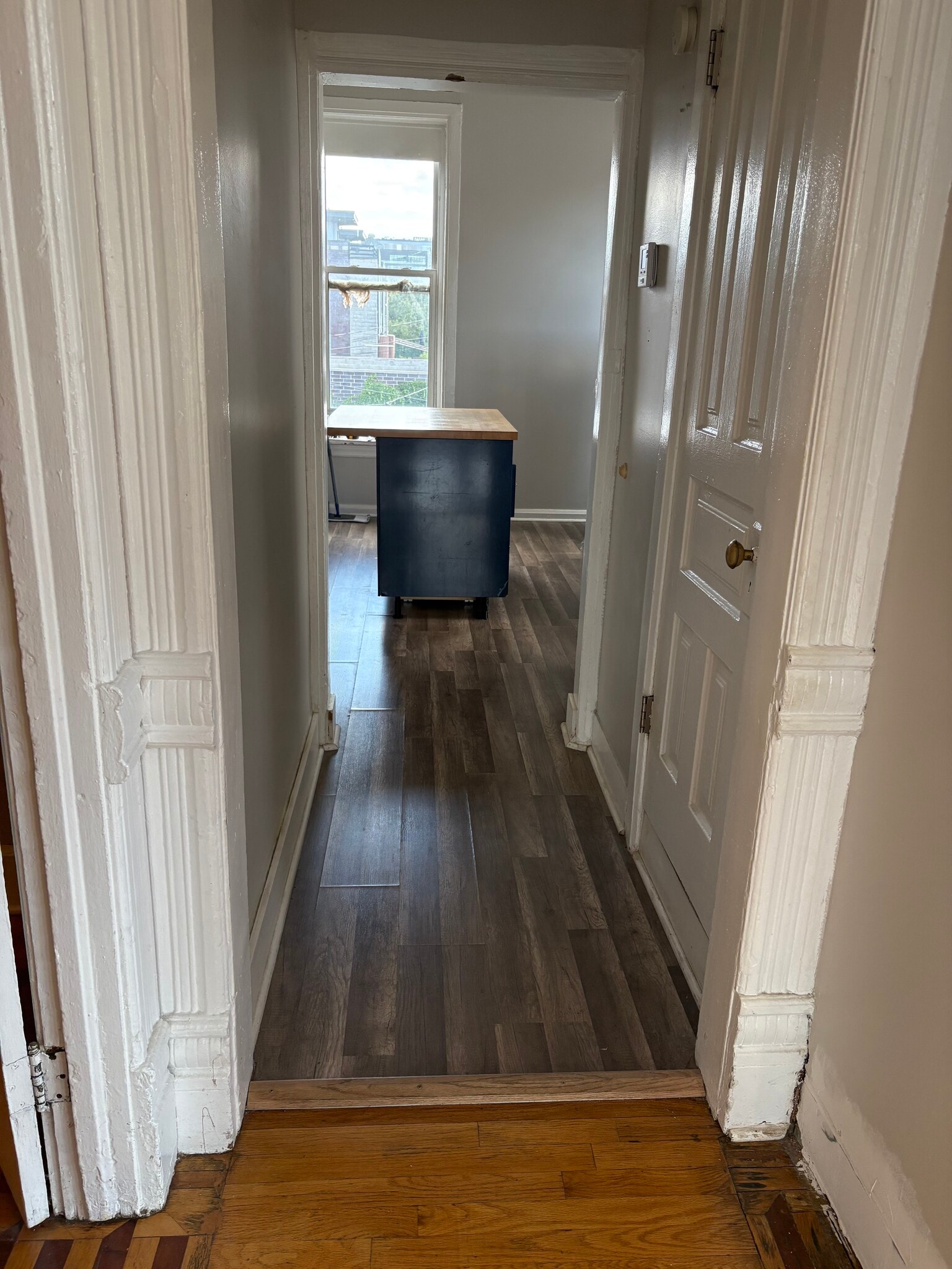 Building Photo - 1043 W Grand Ave