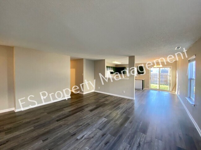 Building Photo - Stunning 3 Bedroom 2 Bath Home in Franklin Township!