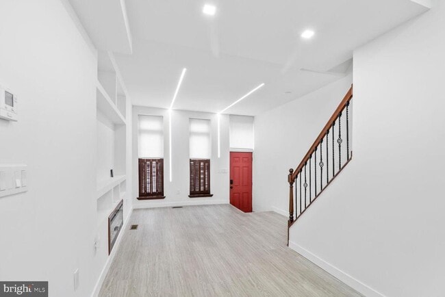 Building Photo - 530 Laurens St