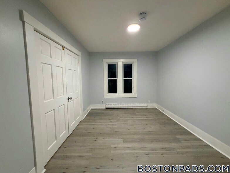 Building Photo - 32 Worcester St