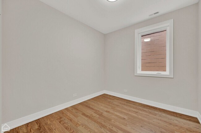 Building Photo - 4603 S St Lawrence Ave