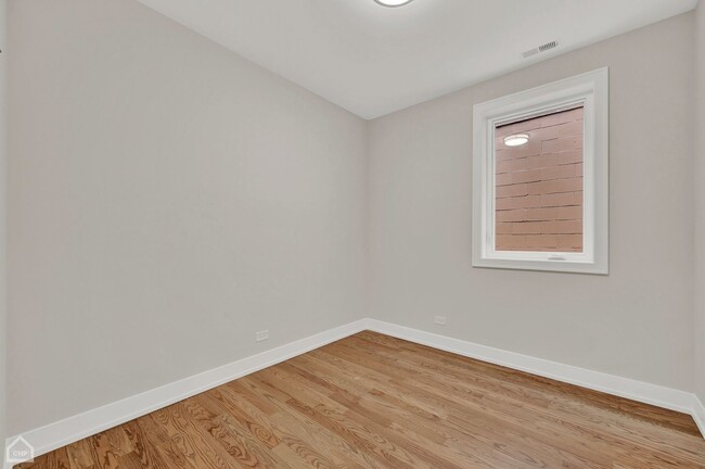 Building Photo - 4607 S St Lawrence Ave