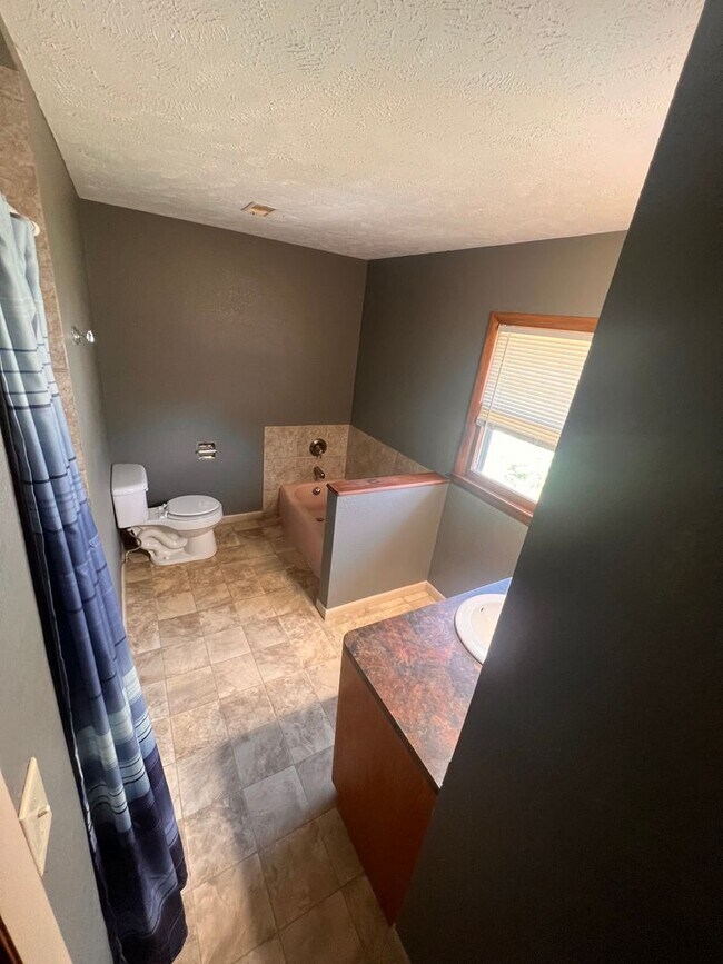 Building Photo - 1112 Plum St