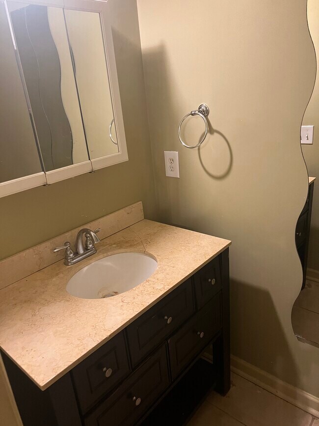 Building Photo - 1142 Wildwood Ave SE