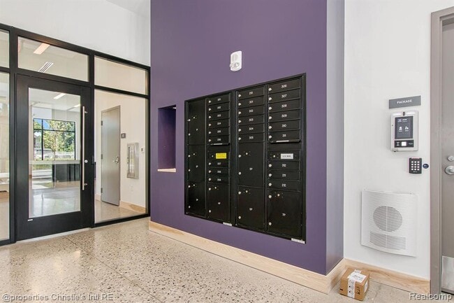 Building Photo - 7410 Kercheval Ave