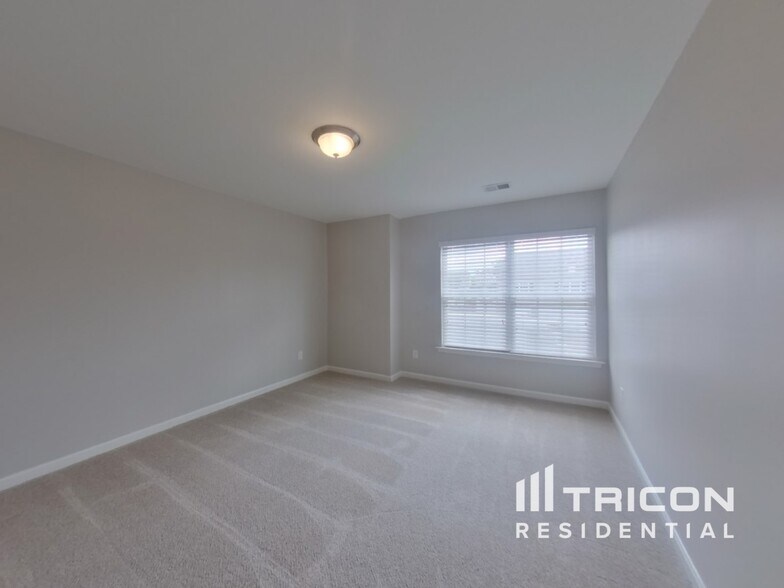 Building Photo - 417 Saddleback Trl