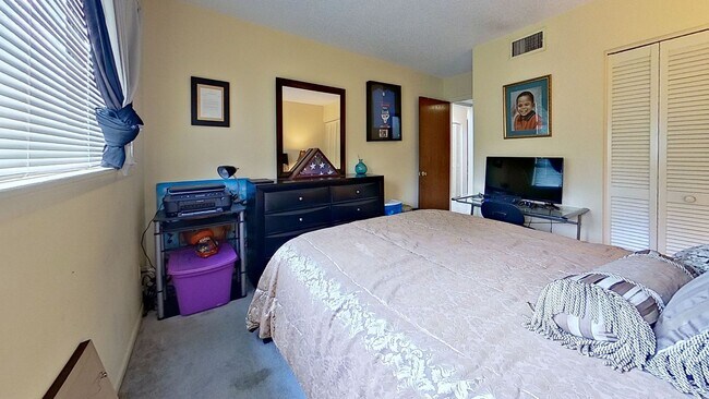 Building Photo - Furnished Unit in Fountain Gate Condo Asso...