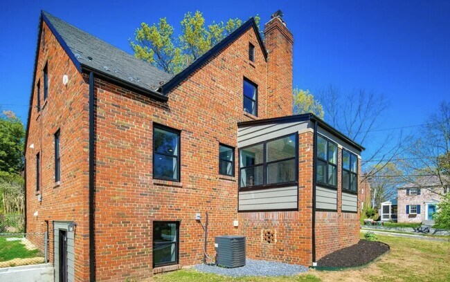 Building Photo - 4410 16th St NE