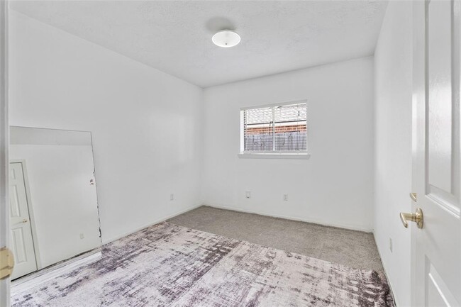 Building Photo - 22142 Pearl Lake Dr