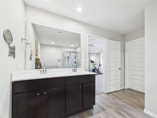 Building Photo - 11020 33rd Ave N