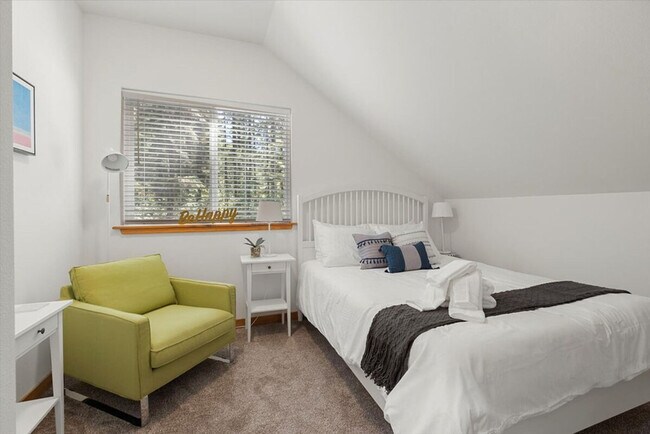 Building Photo - 125 Mountain View Dr