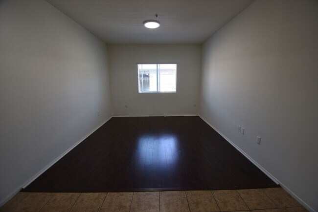 Interior Photo - 5500
