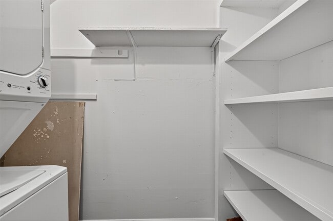 Building Photo - 2328 McClendon St