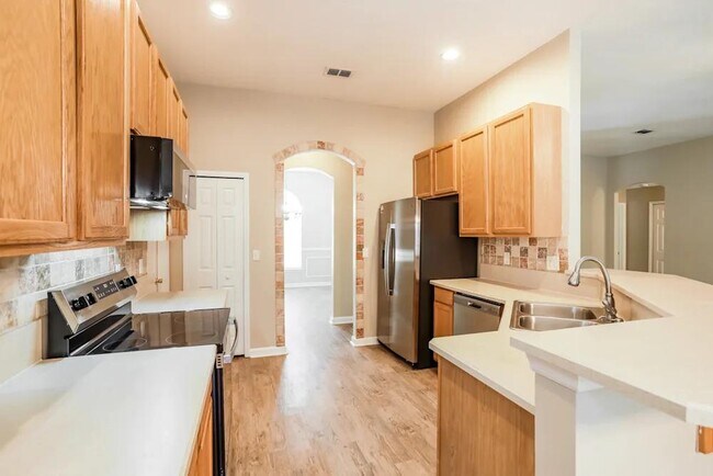 Building Photo - 3900 40th Ave S