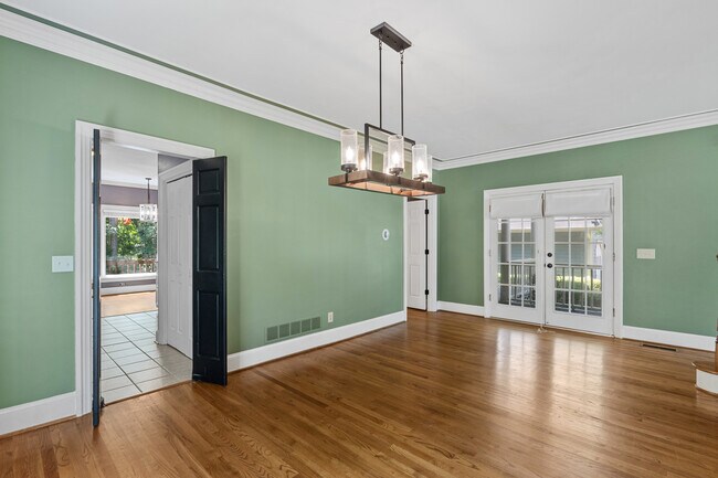 Building Photo - 710 Woodcreek Ct