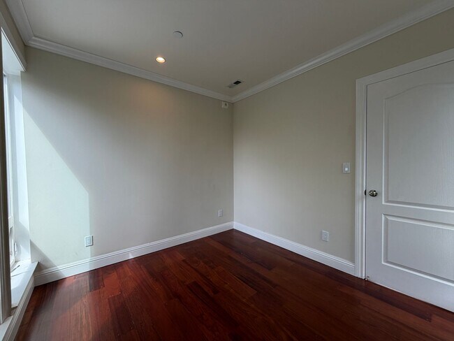 Building Photo - 261 Dolores St