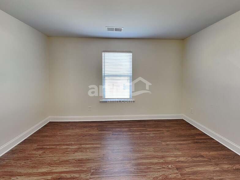 Building Photo - 592 Woodall Rd