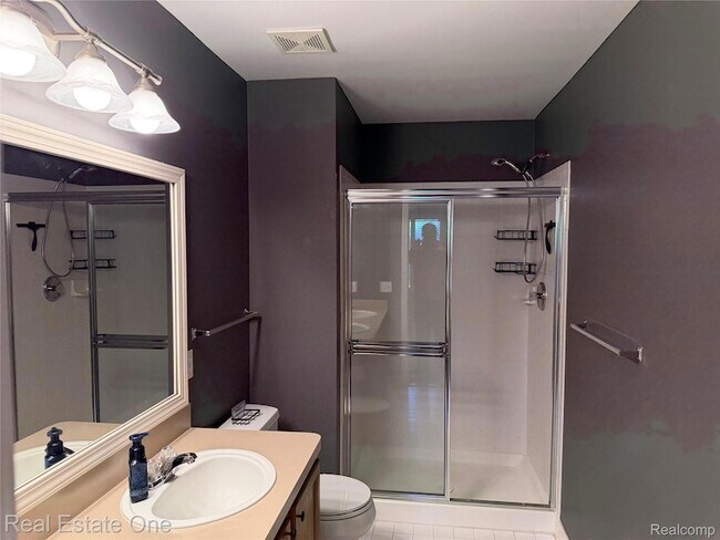 Building Photo - 523 Brookfield Dr