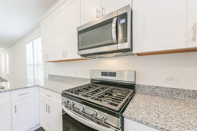 Building Photo - 14483 Cedar Ledge Ln