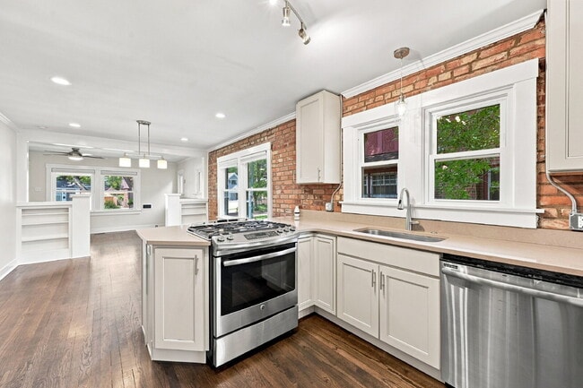 Building Photo - $3,195.95-  3 Bed, 2 Bath Home in Denver with Private Outdoor Area!