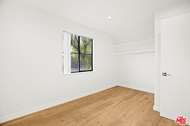 Building Photo - 2254 Stradella Rd