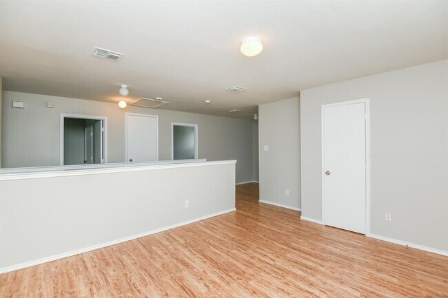 Building Photo - 1000 Bumble Bee Dr
