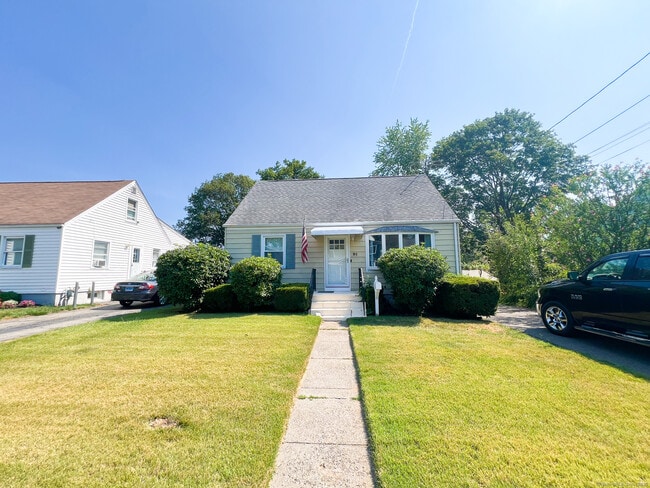Building Photo - 91 Bertrose Ave