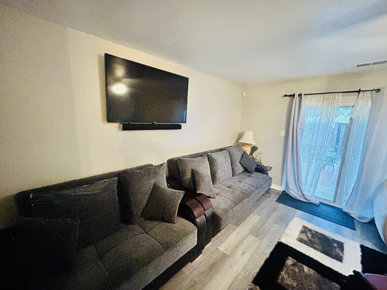 Building Photo - 11381 Laurelwalk Dr