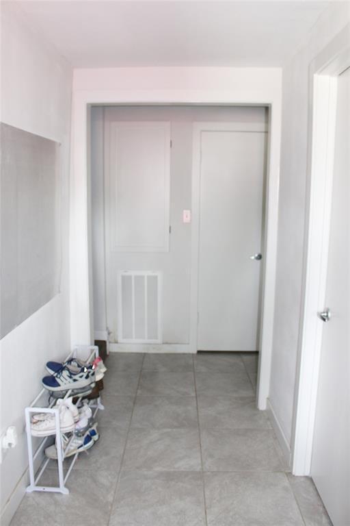 Building Photo - 3312-1 Greenbriar Dr