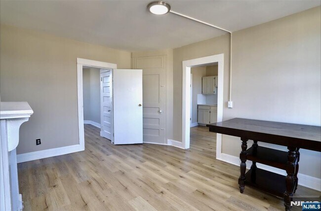 Building Photo - 743 Harrison Ave