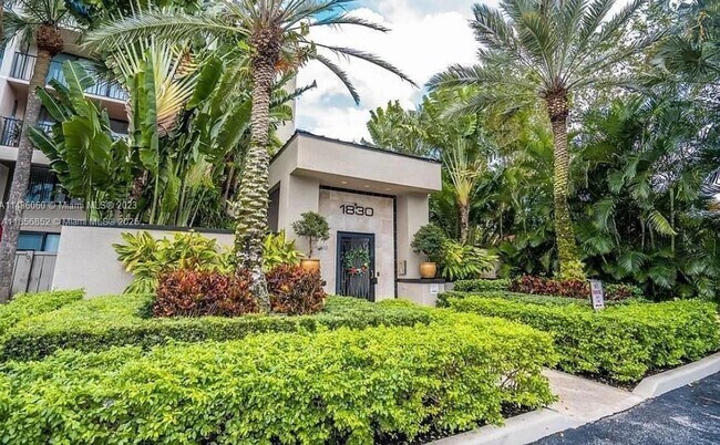 Building Photo - 1830 Embassy Dr