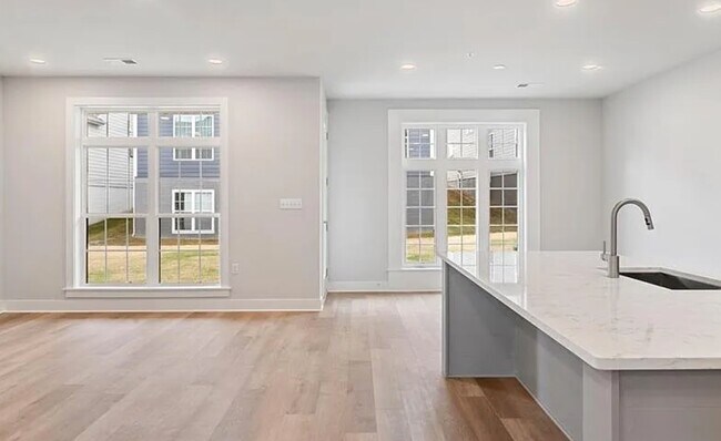 Building Photo - 405 Cranford Way