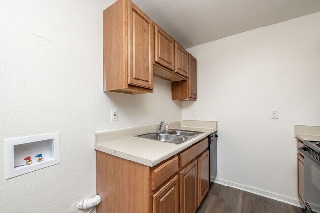 Building Photo - Two-bedroom Unit in Richmond Condo