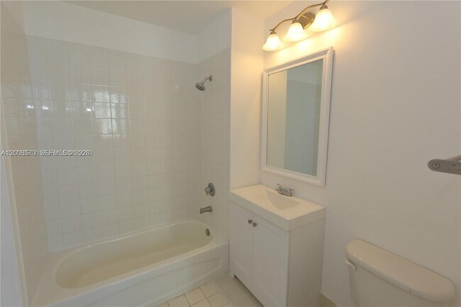 Building Photo - 2200 NE 4th Ave