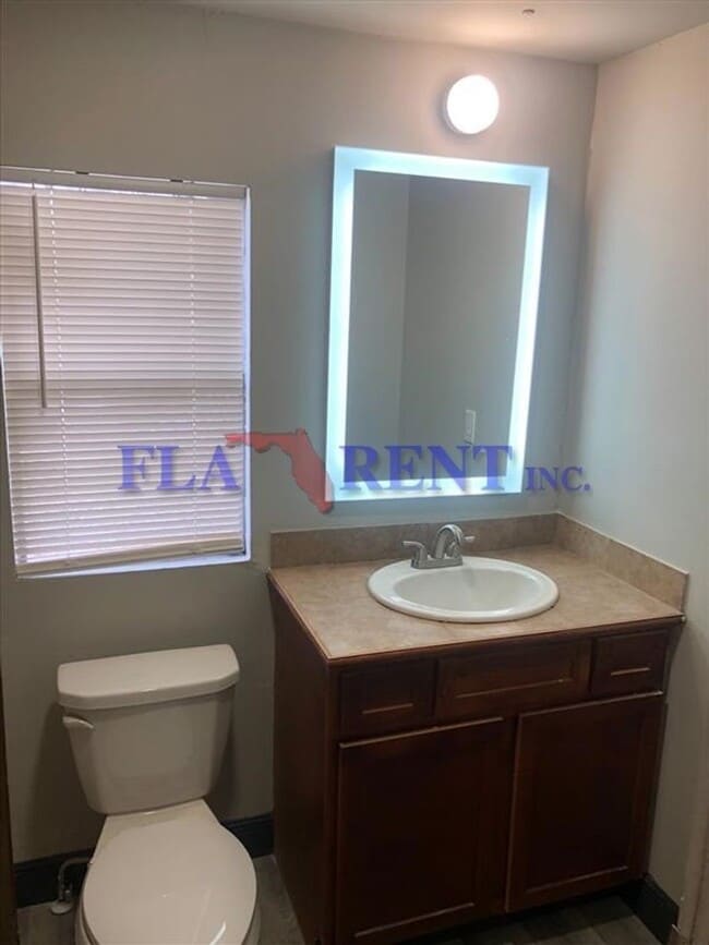 Building Photo - Newly renovated 4/2 Mobile home on large l...