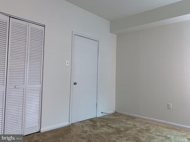 Building Photo - 1203 Locust St