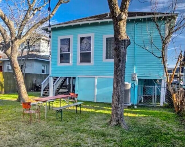 Building Photo - 2920 Avenue Q