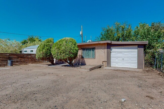 Building Photo - 721 Santa Fe Ave SW