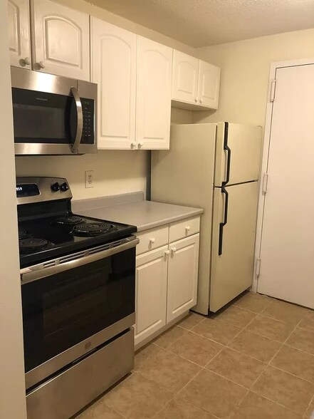 Building Photo - 7 Village Rock Ln