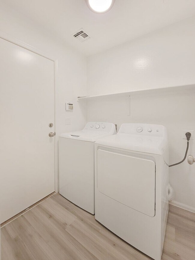 Building Photo - Excellent neighborhood in Goodyear!